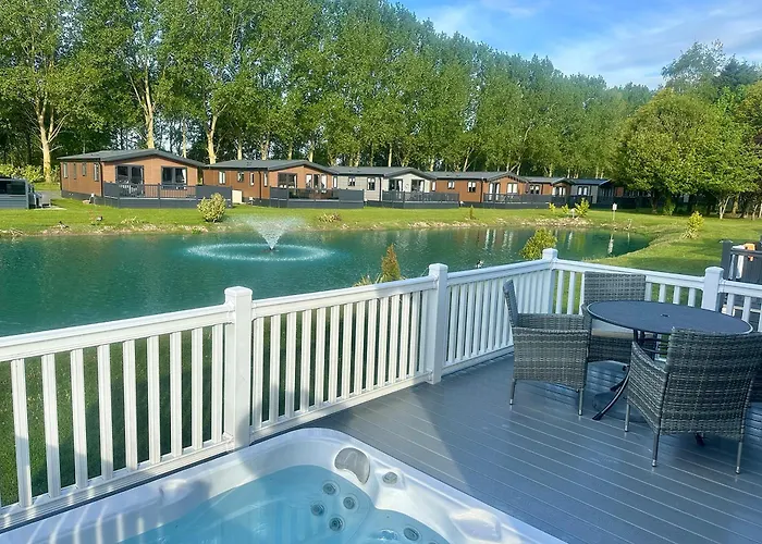 Honey Bee Lodge With Hot Tub York